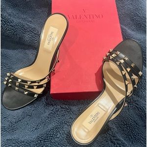 Authentic Valentino Sandal Size 9 Black Rockstar Collection.Never worn.Brand New
